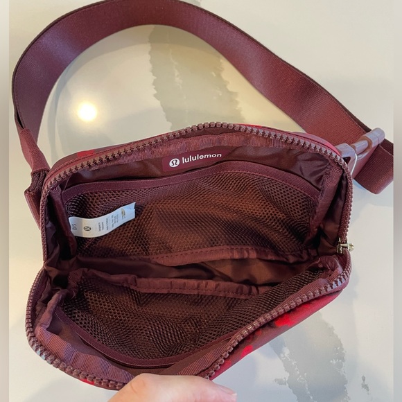 Lululemon Everywhere Belt Bag Lunar Year Red Rabbits 1L - Picture 9 of 12